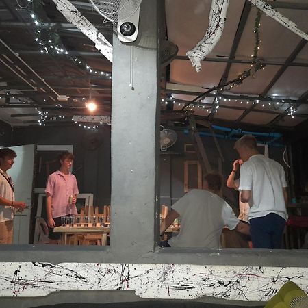 Dormsin Social Vandrerhjem Phi Phi-øyene Eksteriør bilde